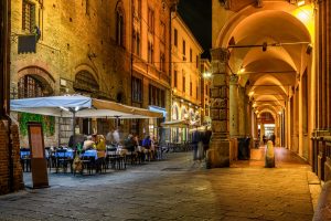 Old,Narrow,Street,With,Arcade,In,Bologna,,Emilia,Romagna,,Italy.