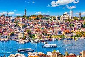 Touristic,Sightseeing,Ships,In,Golden,Horn,Bay,Of,Istanbul,And