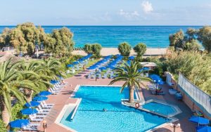 Poolområdet på Akti Chara i Rethymnon på Kreta.