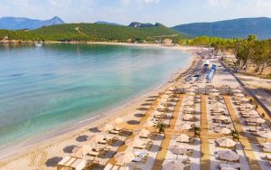 Stranden ved Hotel Paradise Ammoudia i Grækenland.