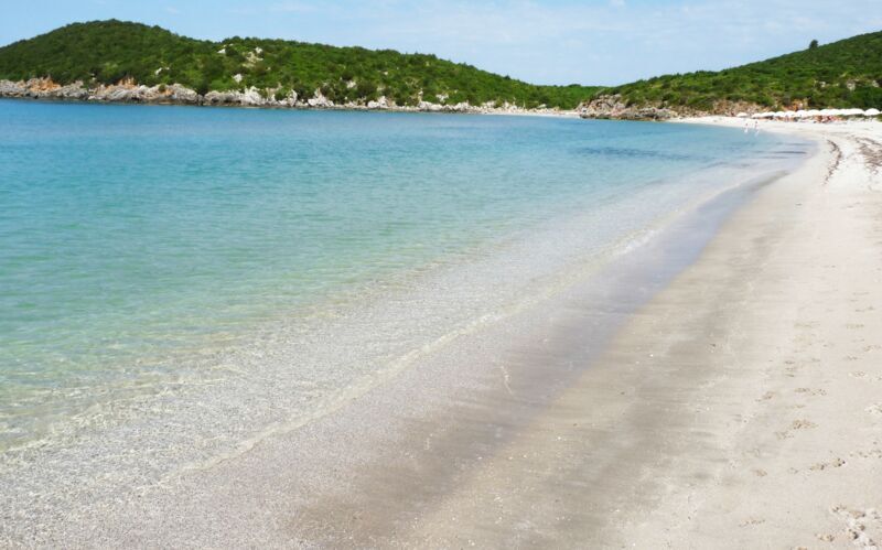 Stranden ved Villa Andreas hotel i Ammoudia, Grækenland.