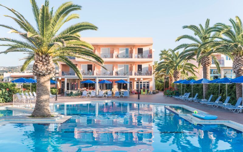 Poolområdet på Akti Chara i Rethymnon på Kreta.
