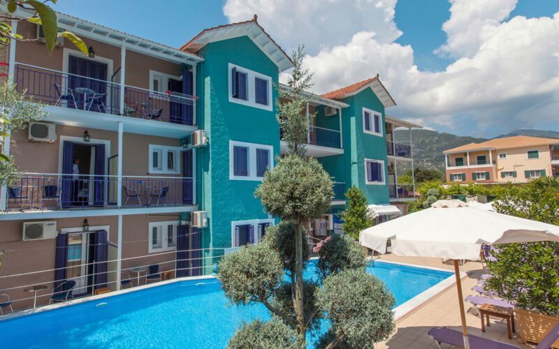 Poolområde på hotel Georgio i Nidri på Lefkas.